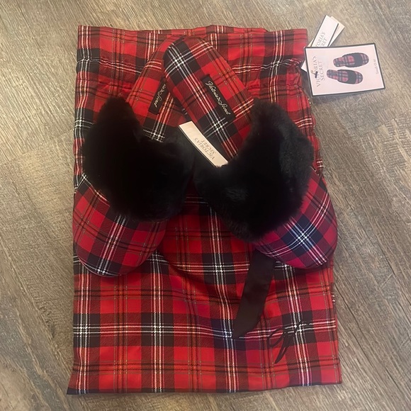 NEW Victoria’s Secret Women Satin Slippers - Picture 1 of 9